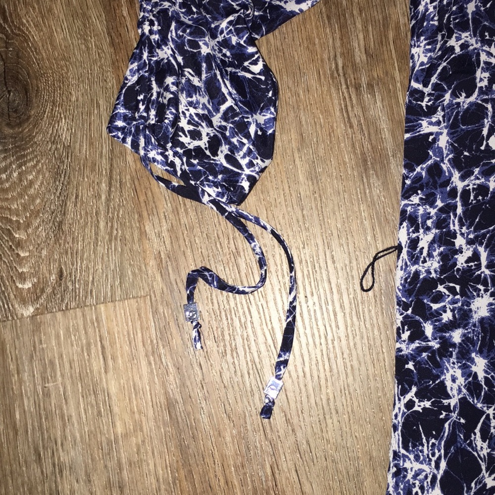 Dress - Picture 2 of 4